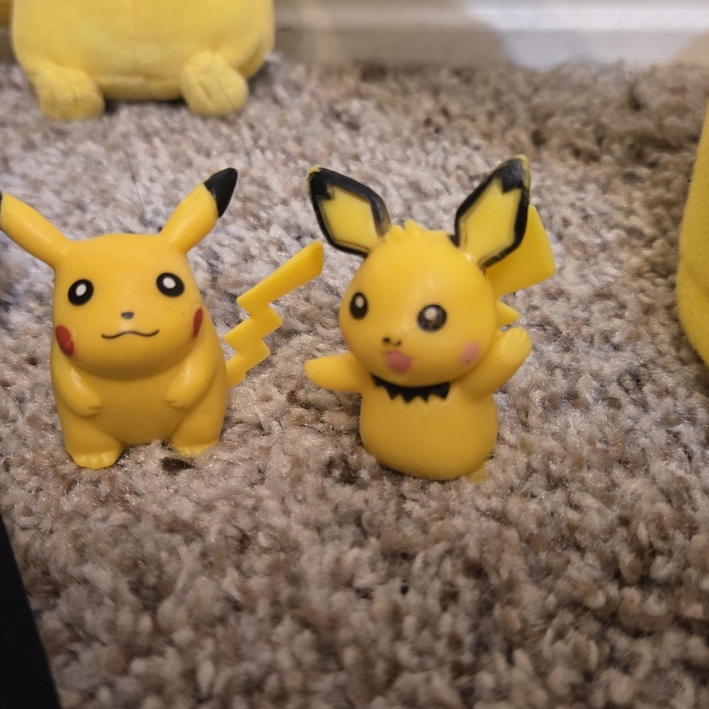 Pokémon bundle - Picture 2 of 2